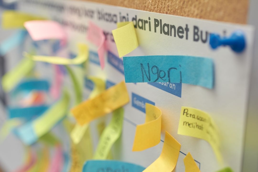 Beberapa respon yang muncul dari para siswa setelah melihat gambar Bumi yang diambil dari orbit Bulan dan wahana luar angkasa Curiosity dari Planet Mars. Apa yang mereka rasakan mengetahui bagaimana posisi Bumi dilihat secara utuh di alam semesta. Tidak sedikit juga yang merasakan perasaan bangga dan takjub.